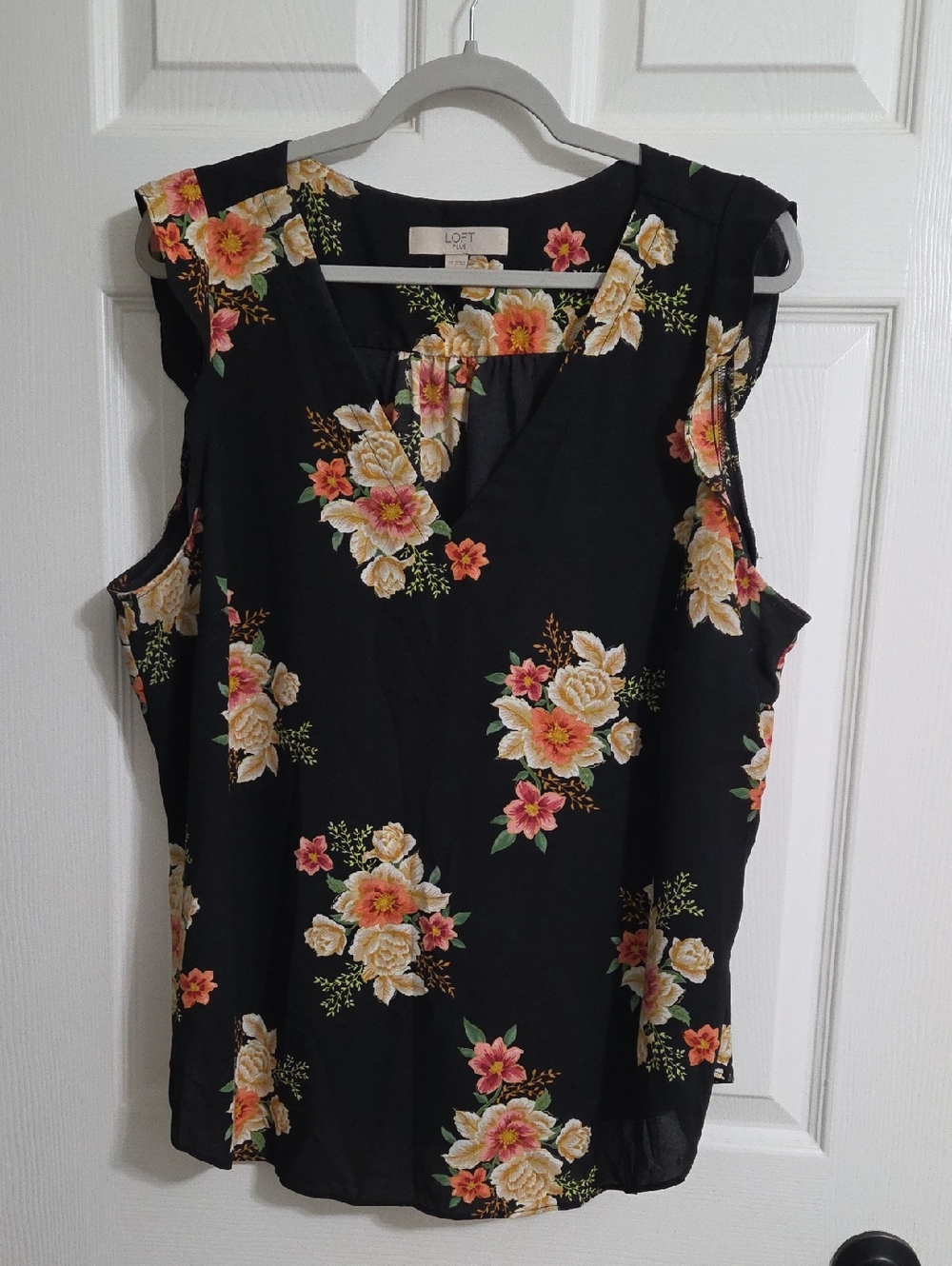 LOFT Plus Black Floral Cap-Sleeve V Neck Top - Size 20